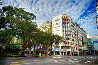 只要2580元,即可享有【Hotel MEZI 日暉酒店 台北站前】假日不加價,天天暢遊台北城!體驗城市公園旁五星級酒店!〈含(主題/絕妙標準客房)住宿一晚(不可指定房型) Panasonic 智慧電視 VOD電影隨選看到飽 乾溼分離衞浴設備 免治馬桶 全區免費WIFI使用 日暉國際渡假村台東池上800元現金折抵券〉麻吉好康:前228名貴賓訂房入住,每房免費贈送M Lounge 特色調酒一杯