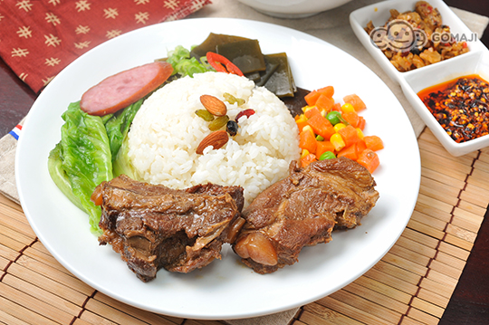 汁嫩骨饭双人分享〈含嫩骨饭饭包/片鸭饭饭包/猪脚饭饭包/牛肉饭饭包