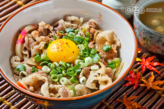 只要180元(双人价,即可享有【庙食堂】双人餐〈含炭香亲子丼/姜烧豚