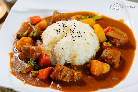 〈含三杯鸡套餐/牛肉咖哩套餐/鬼马猪肉盖饭套餐/咖哩猪肉套餐/麻油鸡