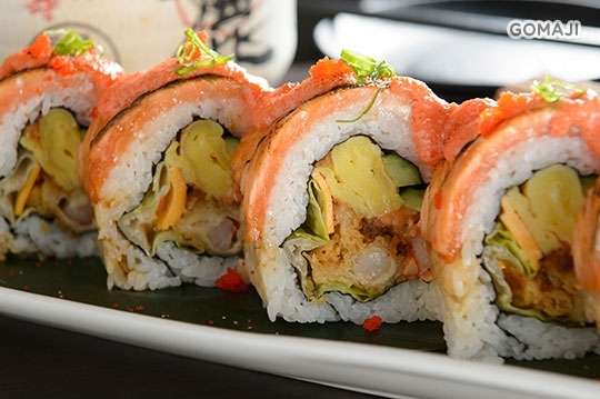 招牌独特毛毛虫寿司 / b.超人气龙虾豪华丼饭