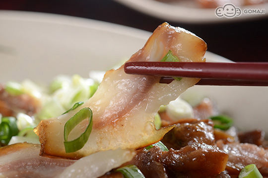 卤到q嫩入味的猪头皮,看那恰到好处的肥瘦比,咸香过瘾又拥有丰富的