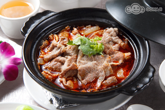 泰式拌鲜鱿   椒麻肥牛煲   蜜汁叉烧酥   虾仁蒸肠粉