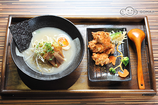 〈含唐扬炸鸡拉面/嫩肩猪排拉面 二选一   酥炸香草鲂鱼排咖哩套餐