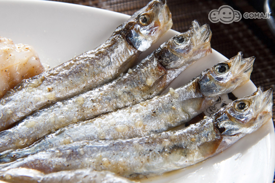 综合海鲜组合(内含柳叶鱼 椒盐草虾 花枝软骨)&nbsp;  多样丰富的海鲜