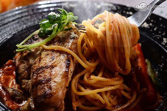 pizza类:主厨披萨/经典辣味沙拉米披萨/青酱综合海鲜披萨/玛格莉特