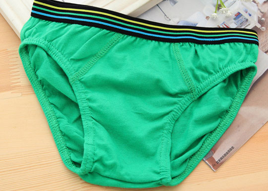 加上 亲肤柔软的材质, 弹性很好喔,三角裤的剪裁好舒适,让宝贝穿一