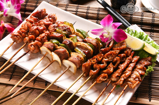 &nbsp;串烤拼盘(鸡肉/牛肉串/肥肠/里肌肉)