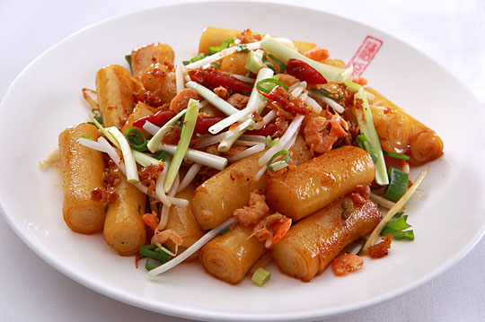 脆皮炸子鸡(半只),素炒面,炸南乳鸡中翼,蚝油芥蓝,xo酱茄子牛肉,金沙