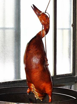 每份只要148元起,即可享有八方缘饭店御用顶级樱桃鸭烤鸭〈一份/四份