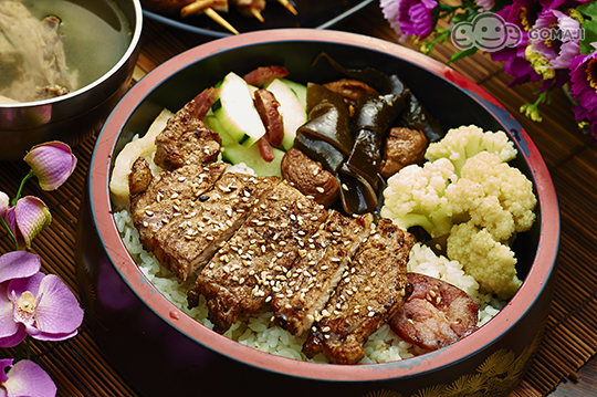 只要59元,即可享有原价100元【高雄十一街碳烤鸡腿饭】串烧系类等值