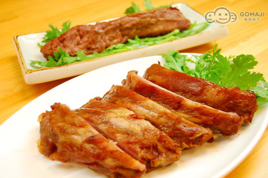 猪翅排炭烤大排猪翅排图片碳烤飘香肋条炭烤腿排美食有光泽扒秘制牛助