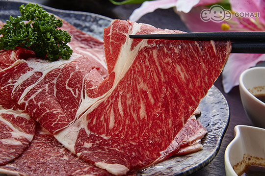 特选猪梅花    特选猪梅花肉质细致且柔嫩多汁,口感甘甜入口即化