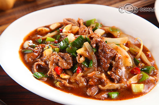 只要268元(双人价),即可享有【呈龙铁板烧】双人海陆餐〈含主餐:牛肉