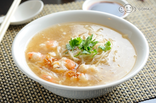 蒜味虾仁羹(拉面)    香滑浓醇的羹汤有股自然鲜甜滋味,一点也不会过