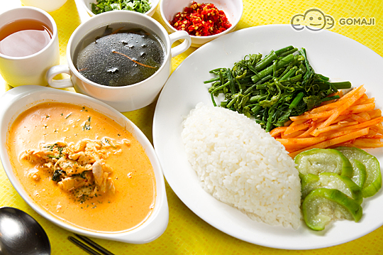 套餐系列 椰汁绿咖哩时蔬盖饭    绿咖哩中加入香浓甜润的椰汁,大量的