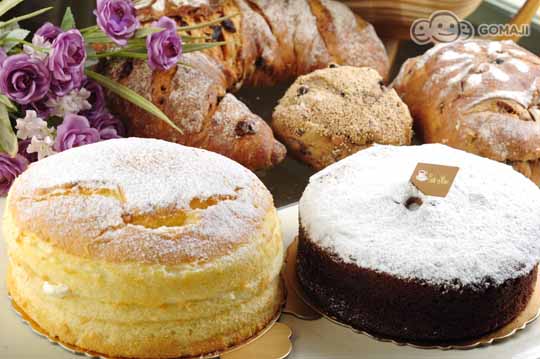 屋″,店内摆饰处处可见异国风情,店名以法文la boulangerie(读音类似