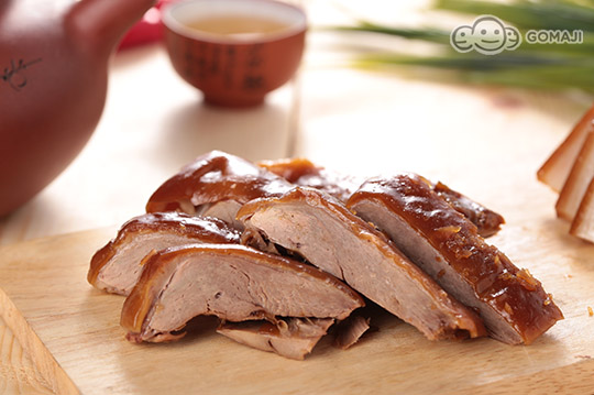 每盒只要175元起(免运费),即可享有台南【后壁】冰糖酱鸭拼盘〈4盒/10