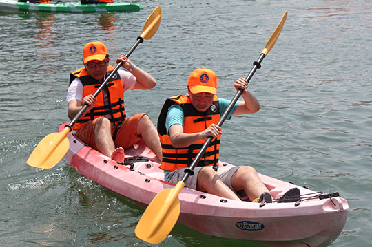 手套等安全装备   矿泉水   独木舟指导员(领有体育署双人划船划船