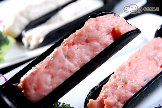 【顶级肉品】    各式鲜嫩香滑的肉品,霜降牛,梅花猪,顶级羊肉,特级松